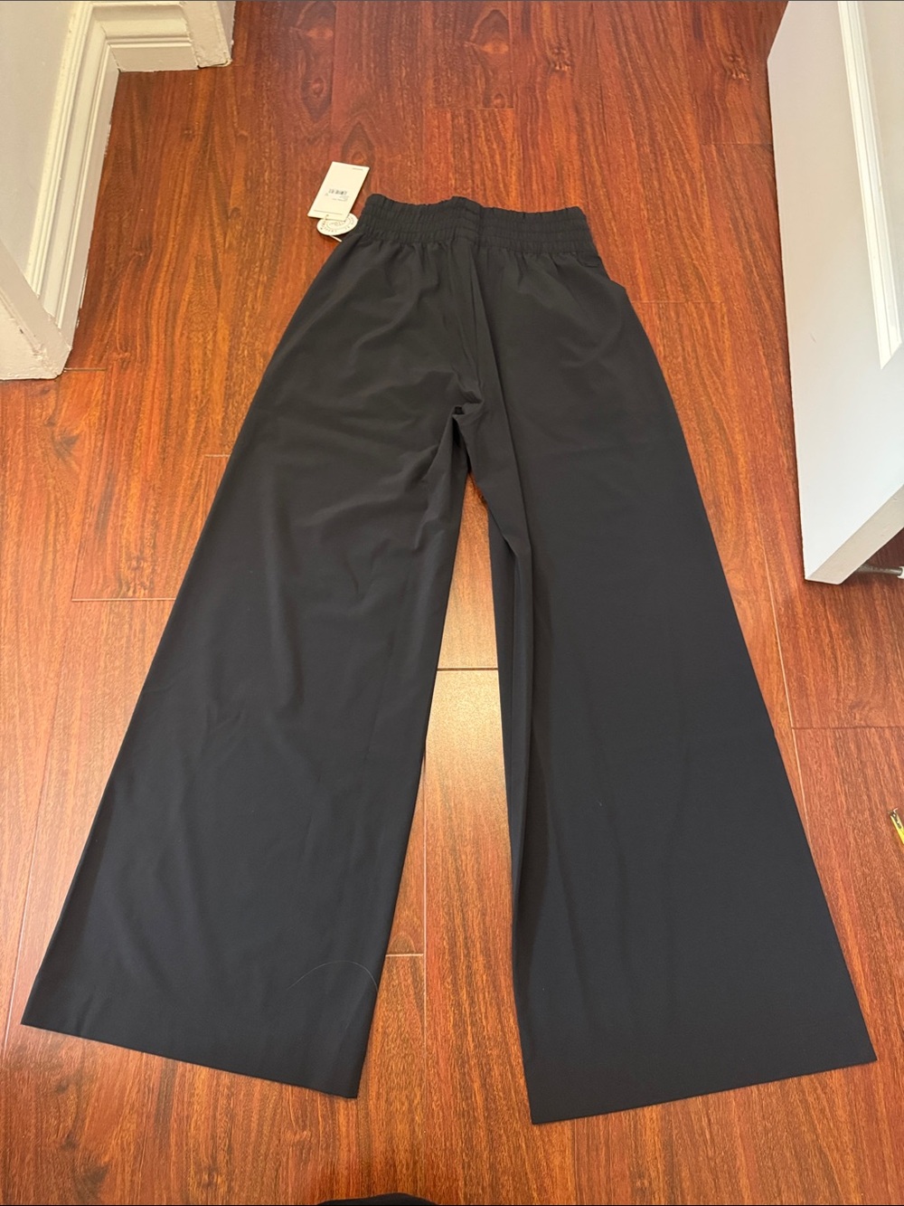 Vuori Villa Wideleg Pant - Black - Picture 10 of 11